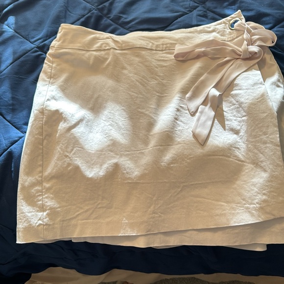 White skort - Picture 2 of 3